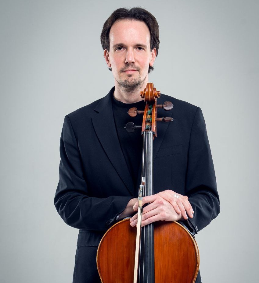 Артем ПОЛУДЕННИЙ