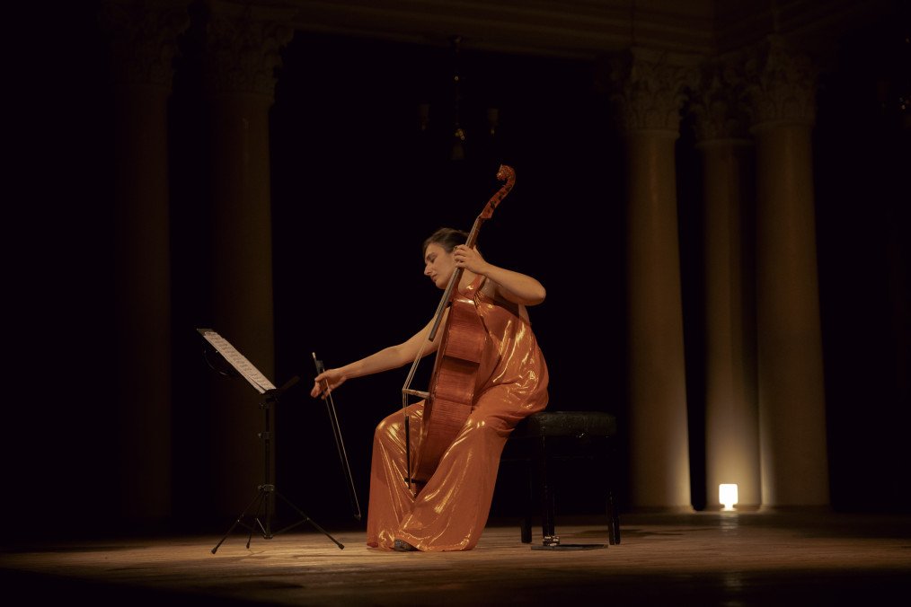 “French Baroque Musician Salomé Gasselin Made Her Kyiv Debut Amid Russian Strikes” -United24media